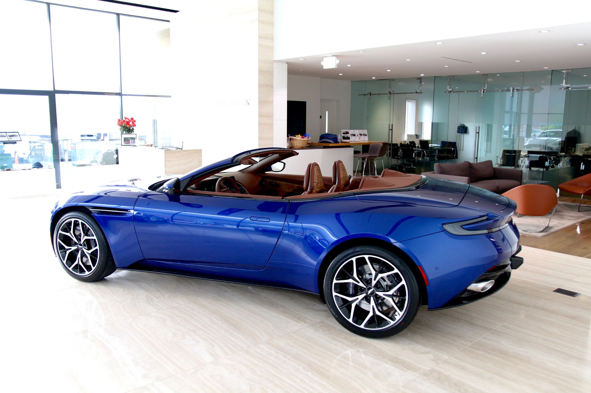 Aston martin db11 volante Aston martin db11 volante