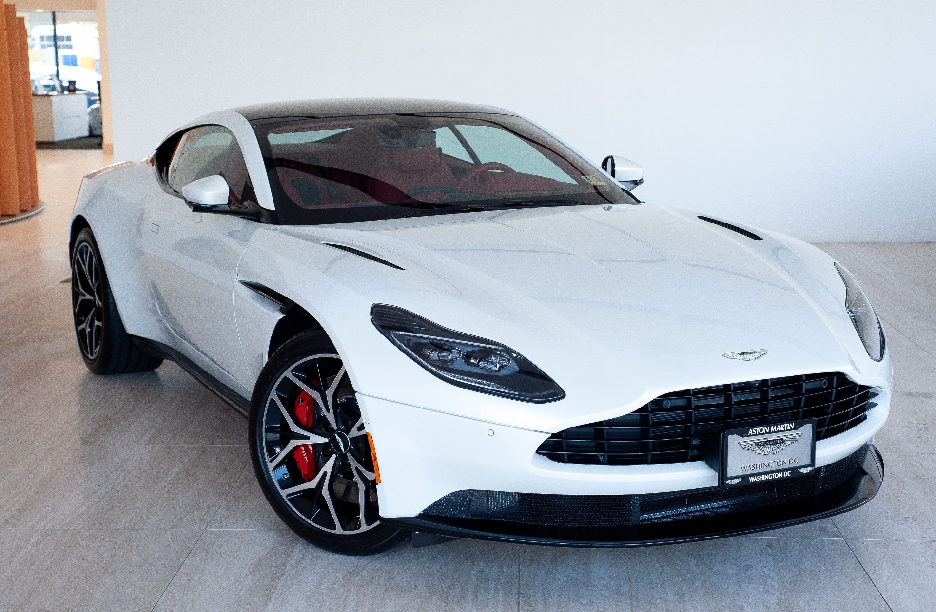 New 2019 Aston Martin DB11 COUPE V8 | Vienna, VA