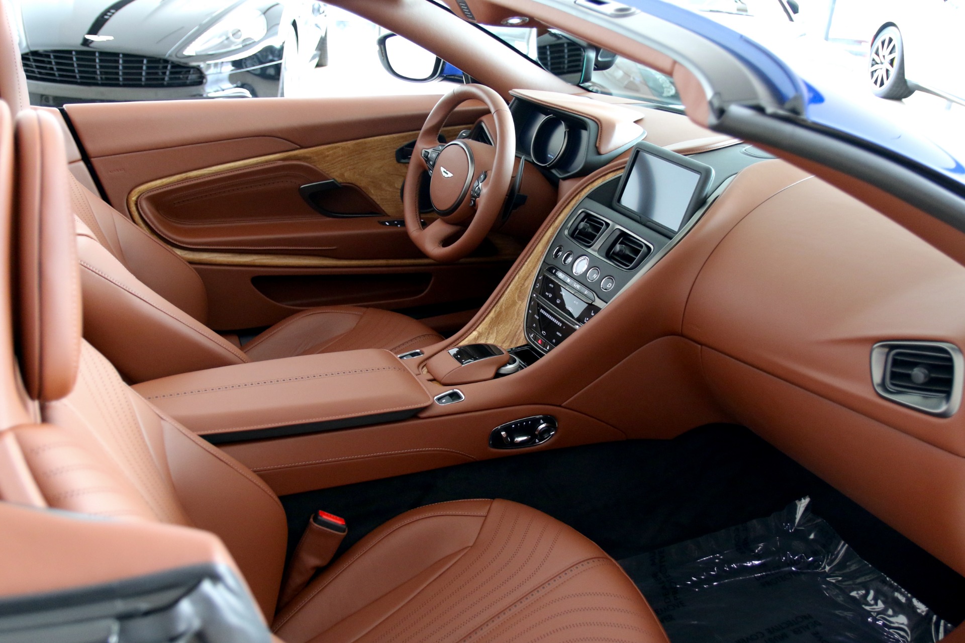 Aston Martin db11 салон