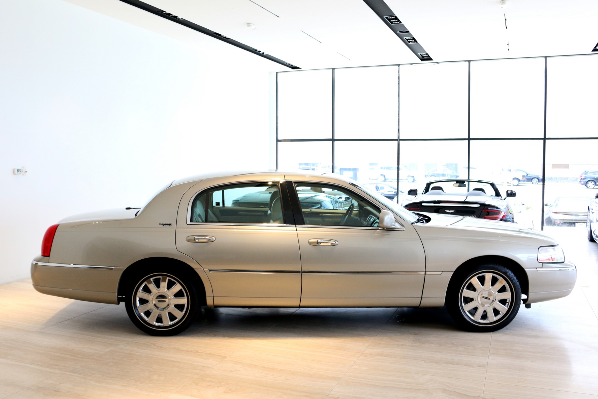2009 Lincoln Town Car Signature Limited Stock P614771 for sale near