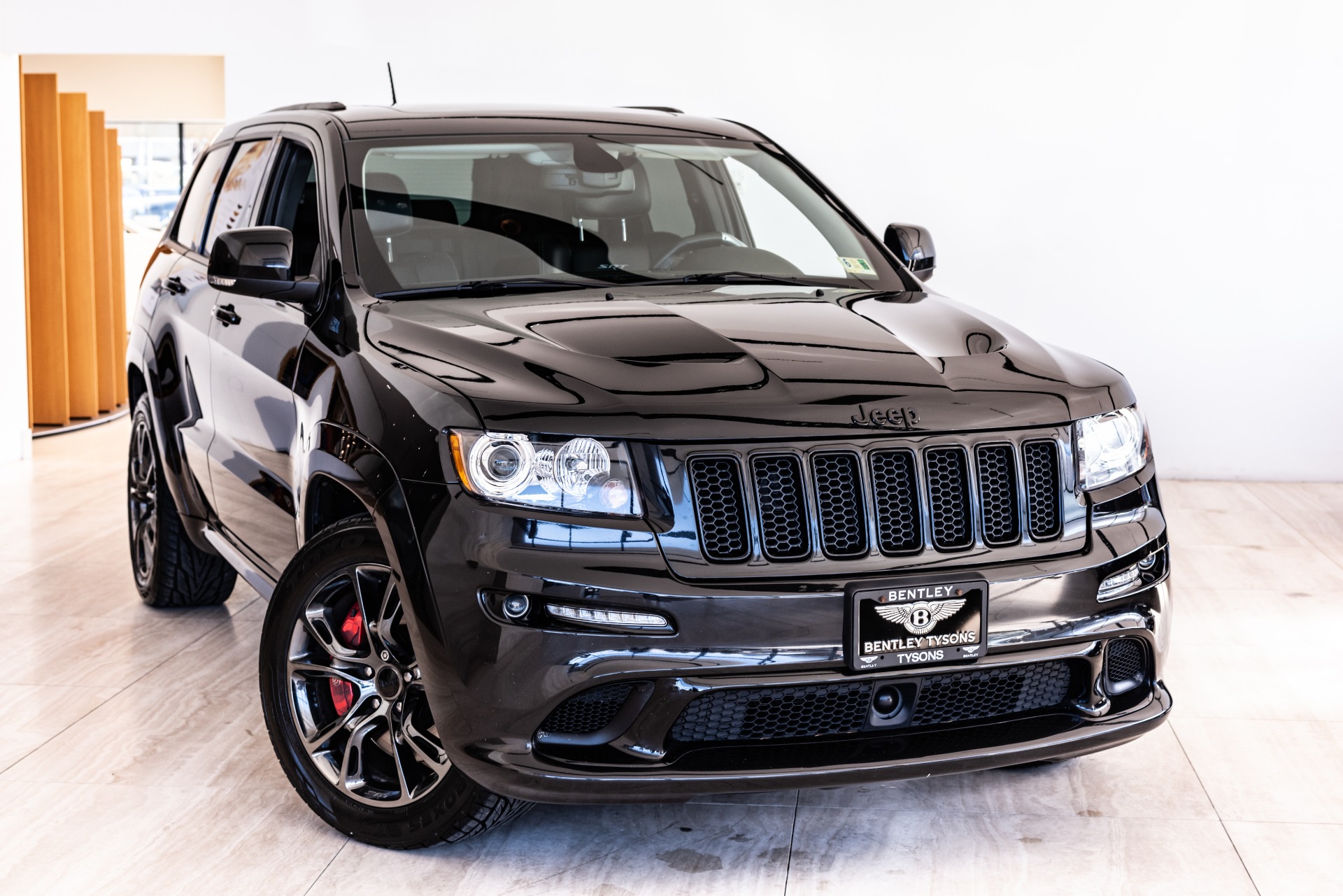 Джип гранд чероки срт. Jeep Grand Cherokee srt8. Jeep Grand Cherokee srt8 2013. Джип Гранд Чероки СРТ 2013. Jeep Grand Cherokee 2013 srt.