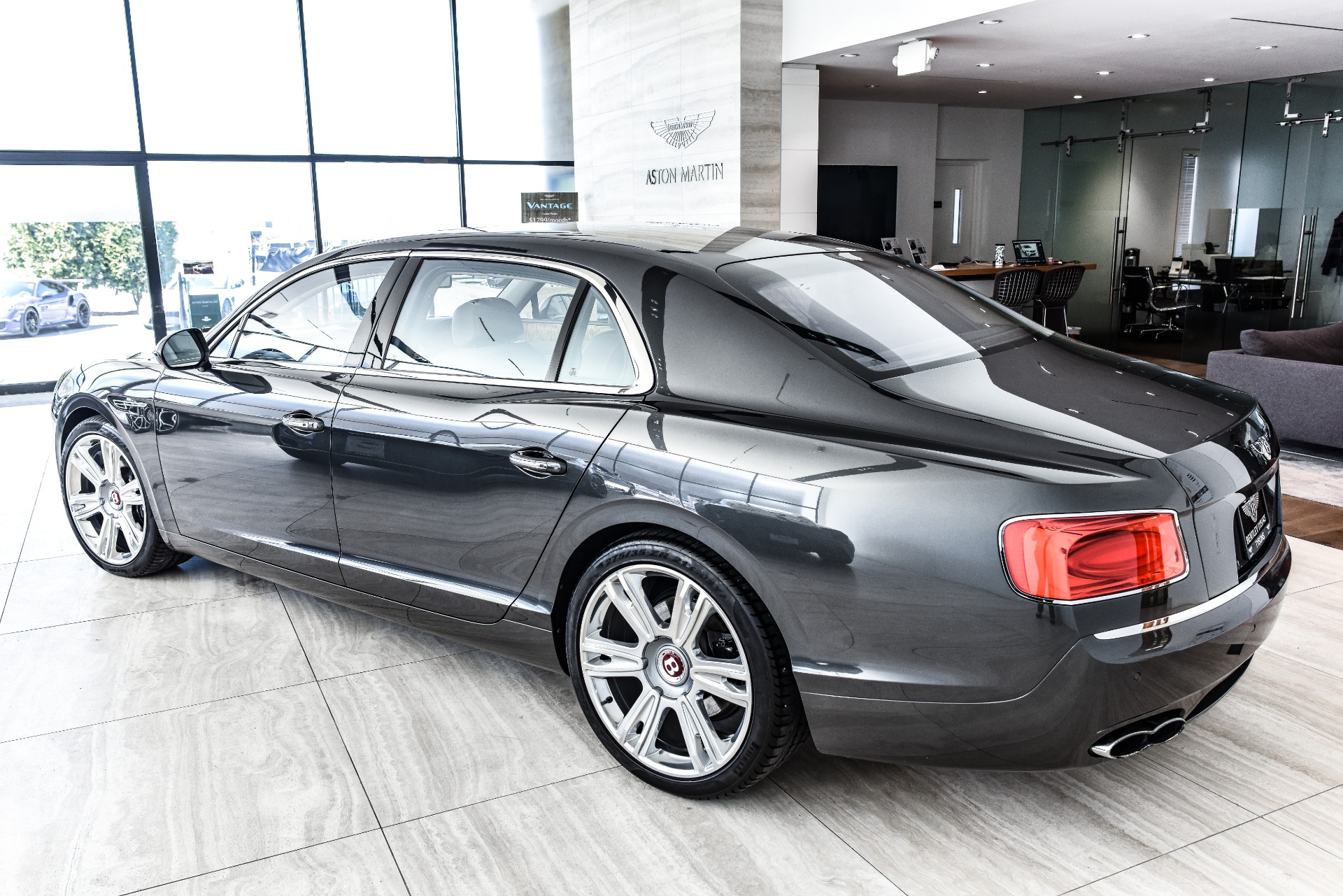 A Luxurious Ride: The 2015 Bentley Flying Spur V8