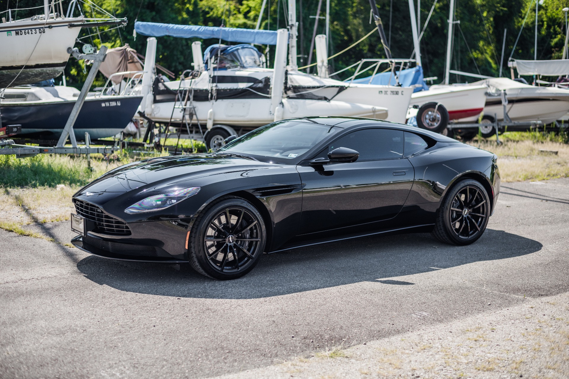 Астон Мартин Vantage синий