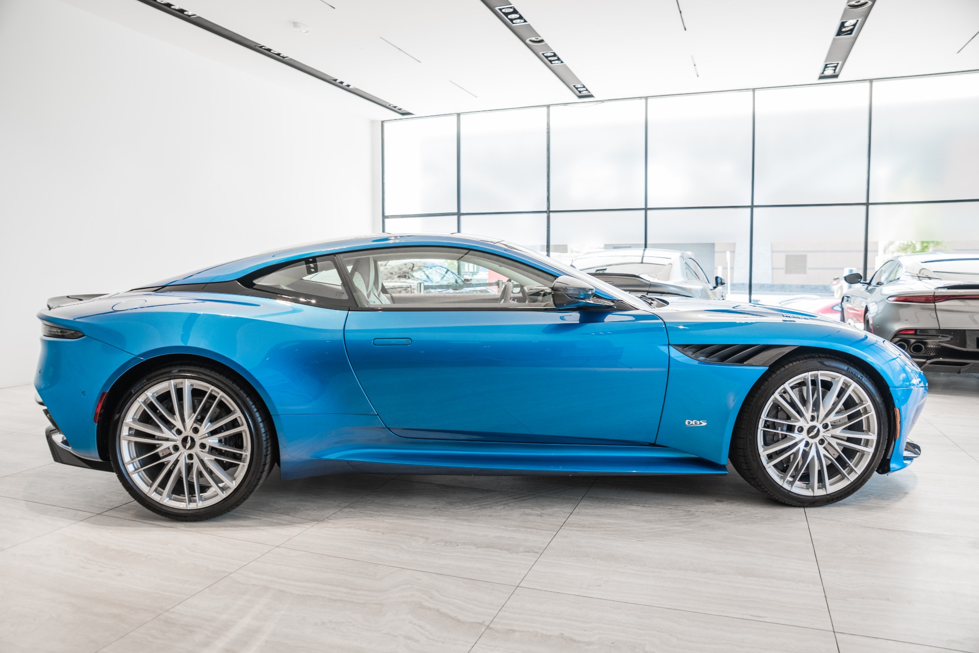 Aston Martin DBS Superleggera Р·РµР»РµРЅС‹Р№