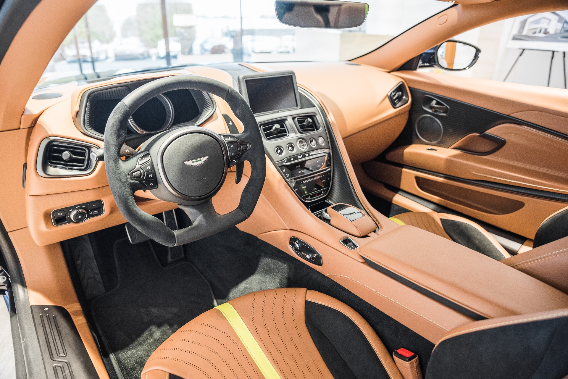 Aston Martin db11 2020