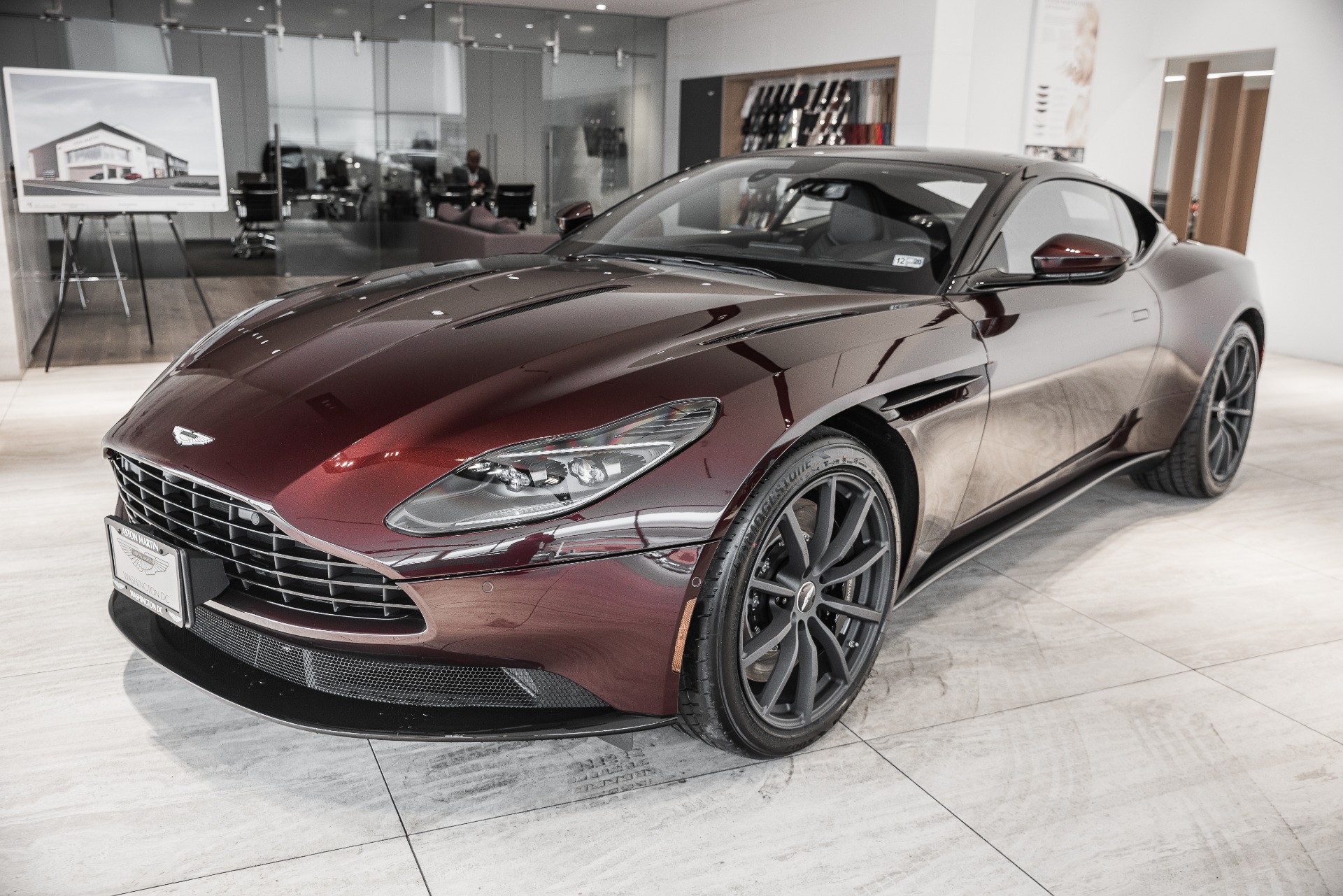 Aston Martin db11 2020