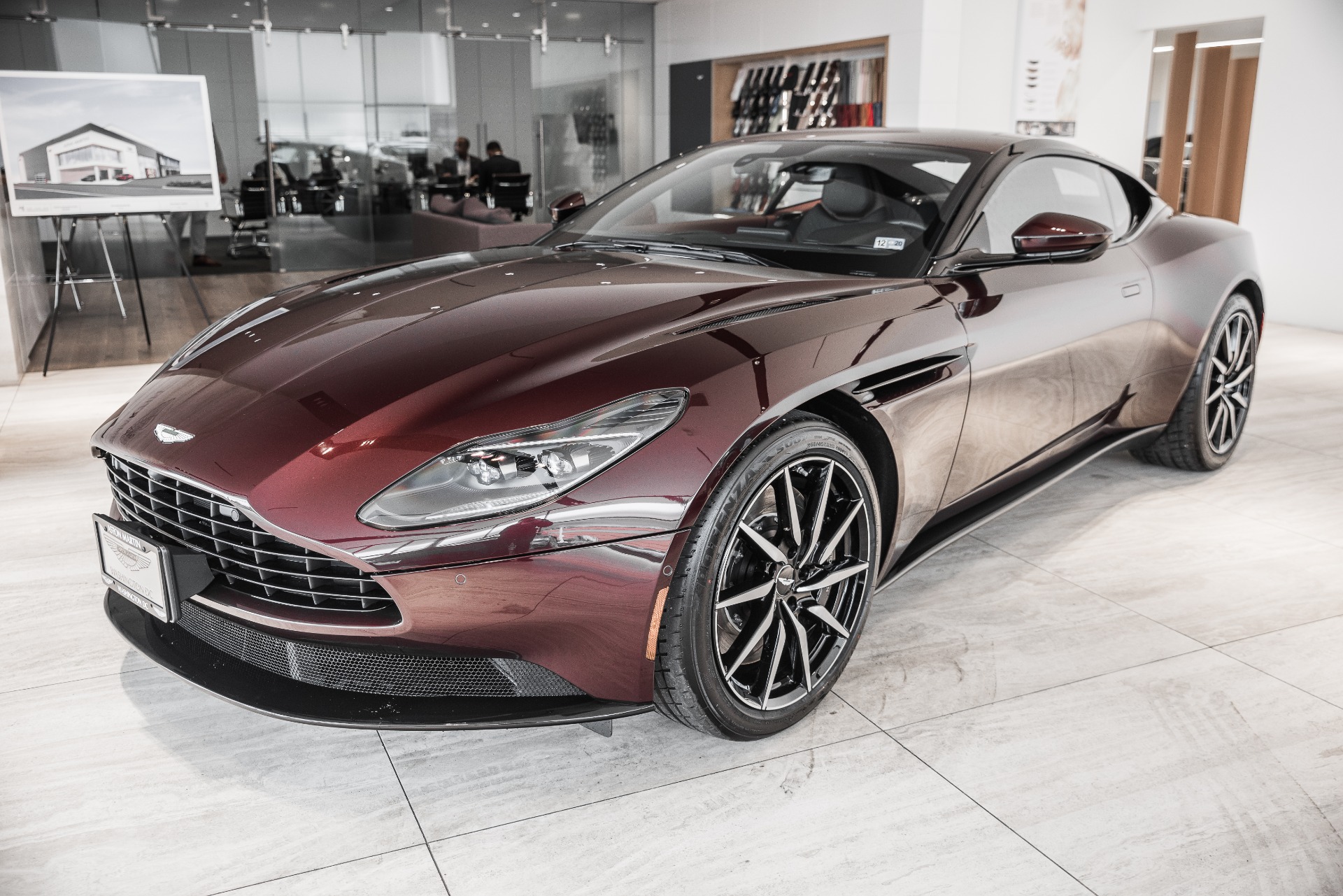 Aston Martin db11 v8