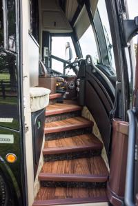 Used-2004-Amadas-Featherlite-MCI-E4500