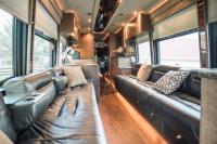 Used-2004-Amadas-Featherlite-MCI-E4500