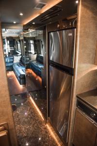 Used-2004-Amadas-Featherlite-MCI-E4500