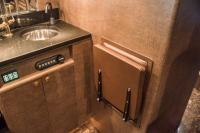 Used-2004-Amadas-Featherlite-MCI-E4500