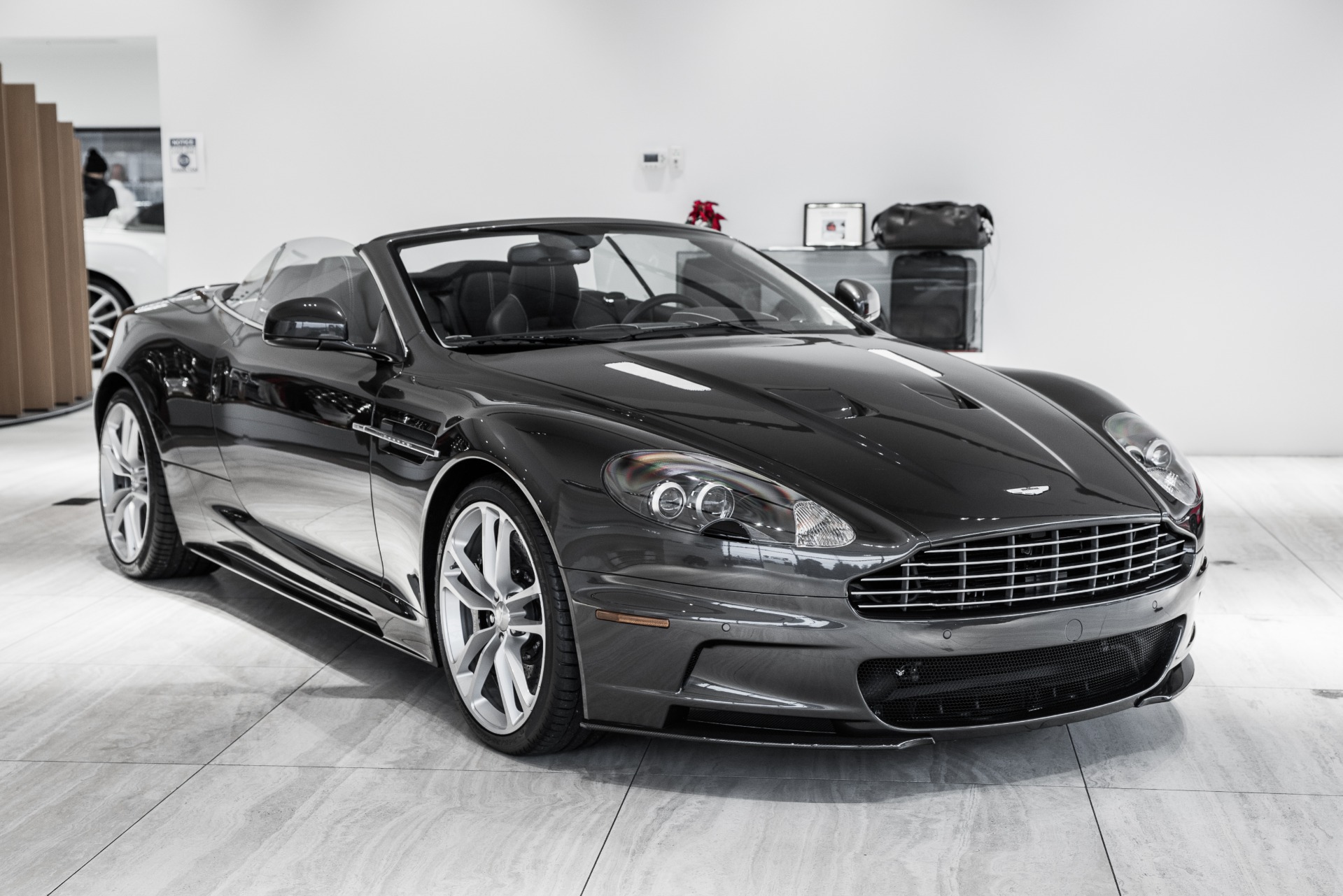 1/43 2010 Aston Martin DBS Volante 黒 1/43 2010 Aston Martin DBS Volante 黒