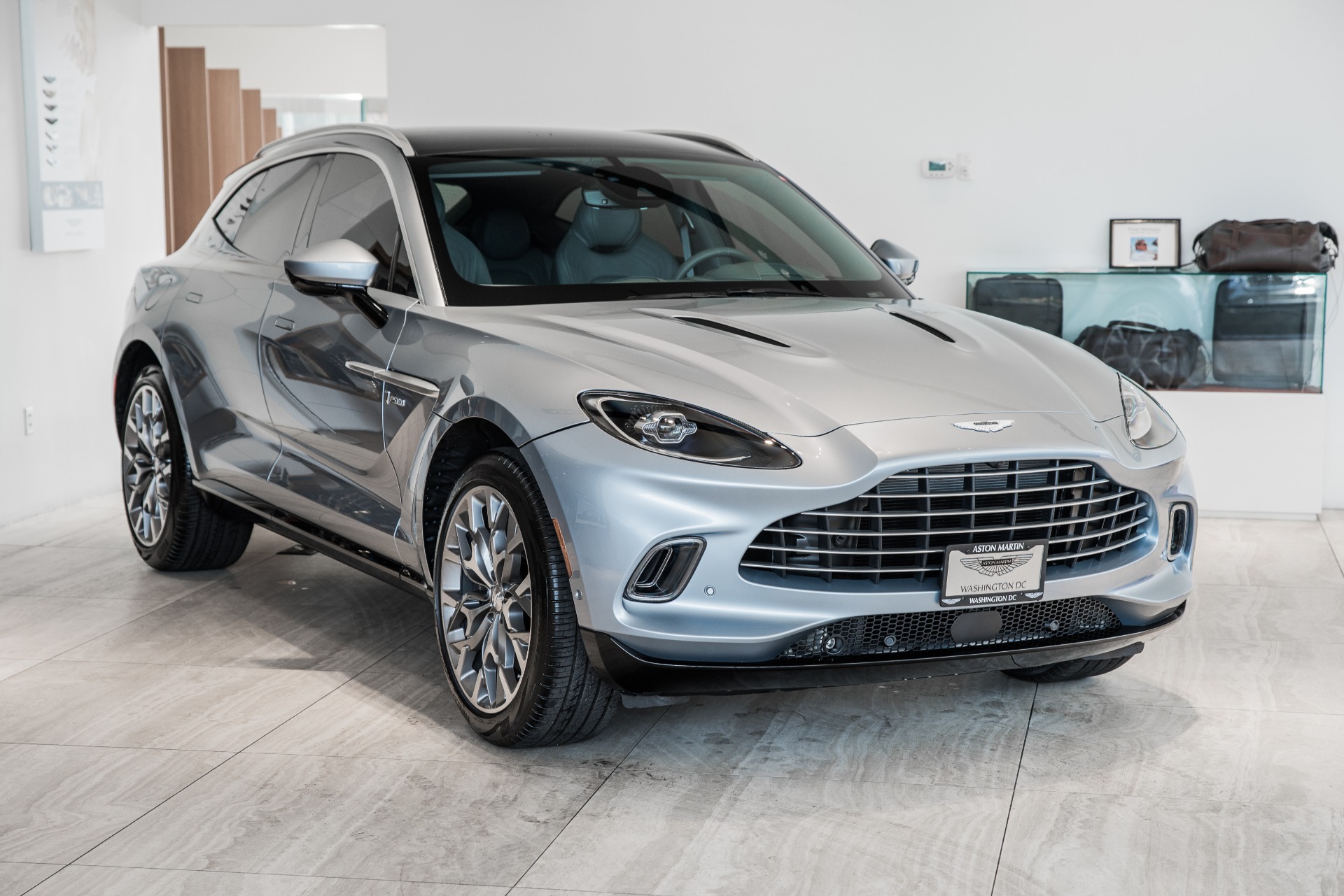ASTON MARTIN カタログ New 2021 Aston Martin Vantage Roadster For Sale (Special