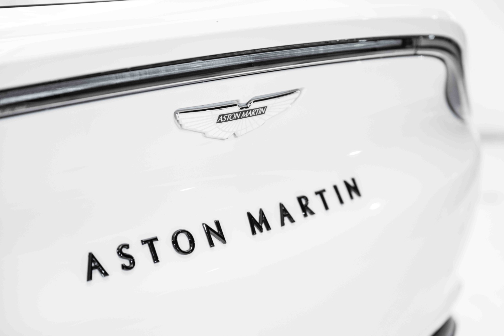 New-2021-Aston-Martin-DBX