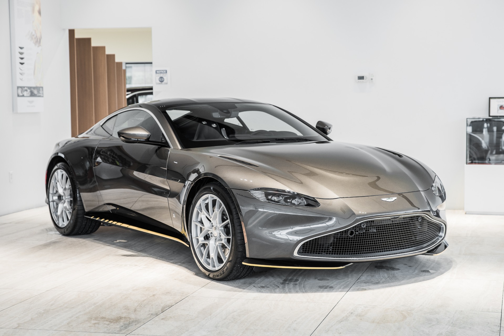 ASTON MARTIN カタログ New 2021 Aston Martin Vantage Roadster For Sale () | Miller