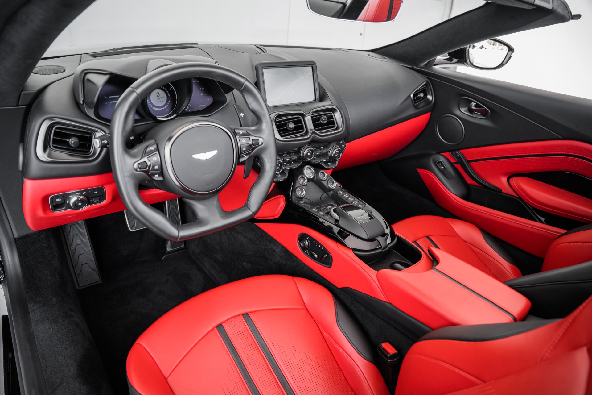 Aston Martin V8 Vantage Interior