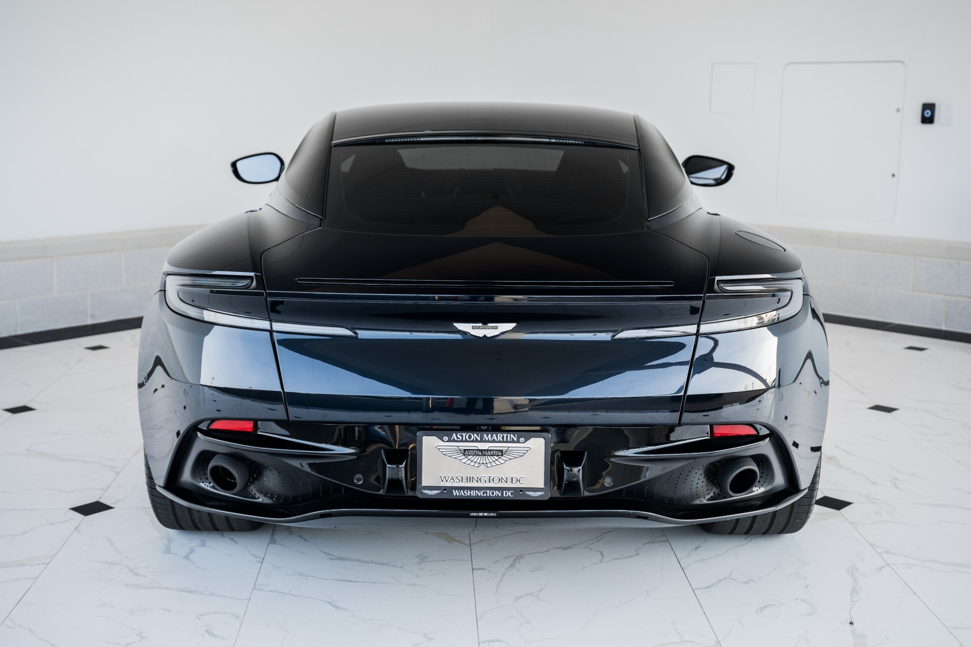Used-2018-Aston-Martin-DB11-V12