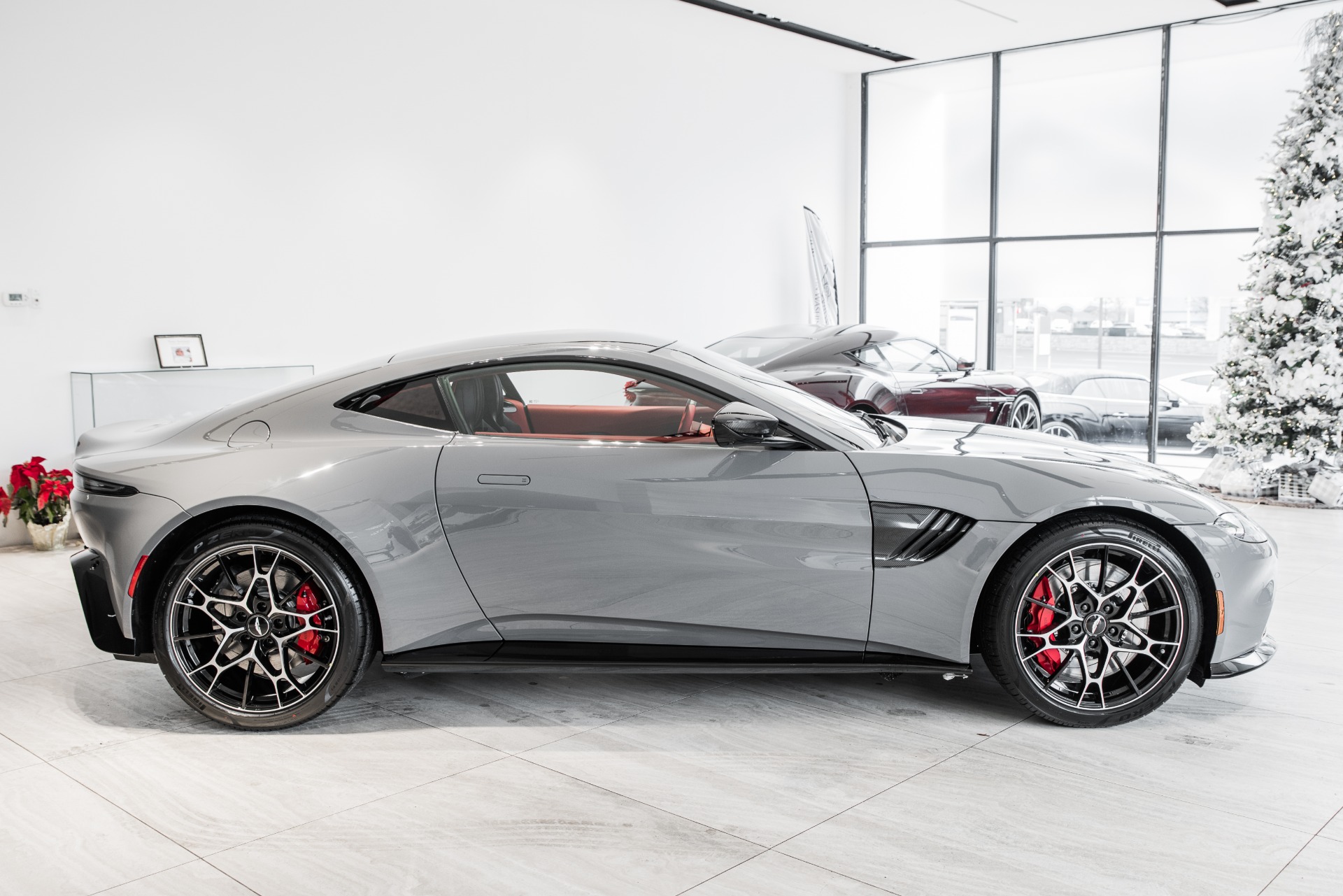 New-2022-Aston-Martin-Vantage-Coupe