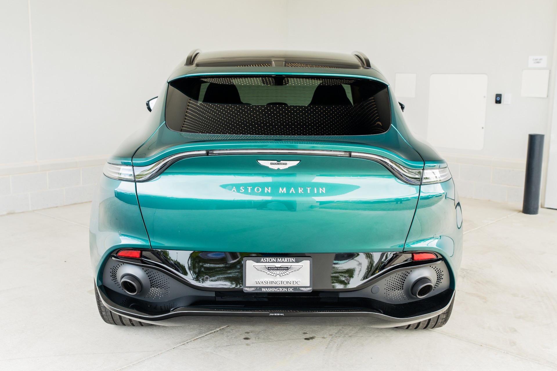 New-2022-Aston-Martin-DBX