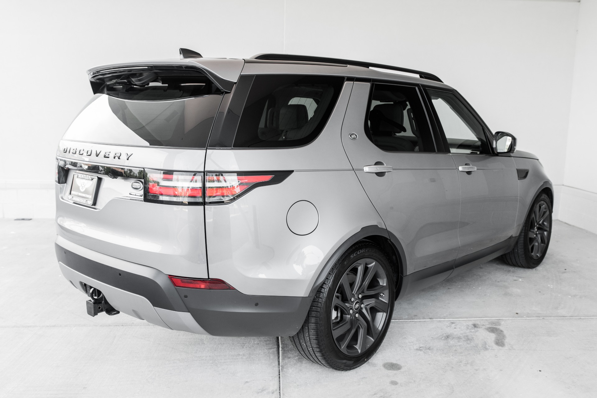 Used-2020-Land-Rover-Discovery-HSE-Luxury