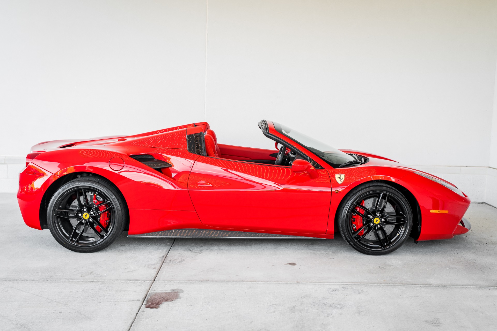 Used-2019-Ferrari-488-Spider-Base