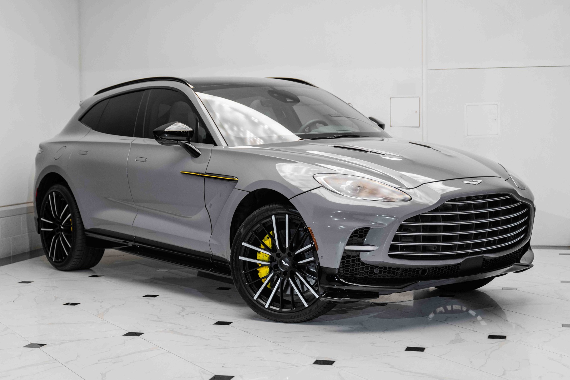 Geana　DBC-VK122　DBX-J123 Geana DBC-VK122 DBX-J123 Used-2023-Aston-Martin-DBX-707
