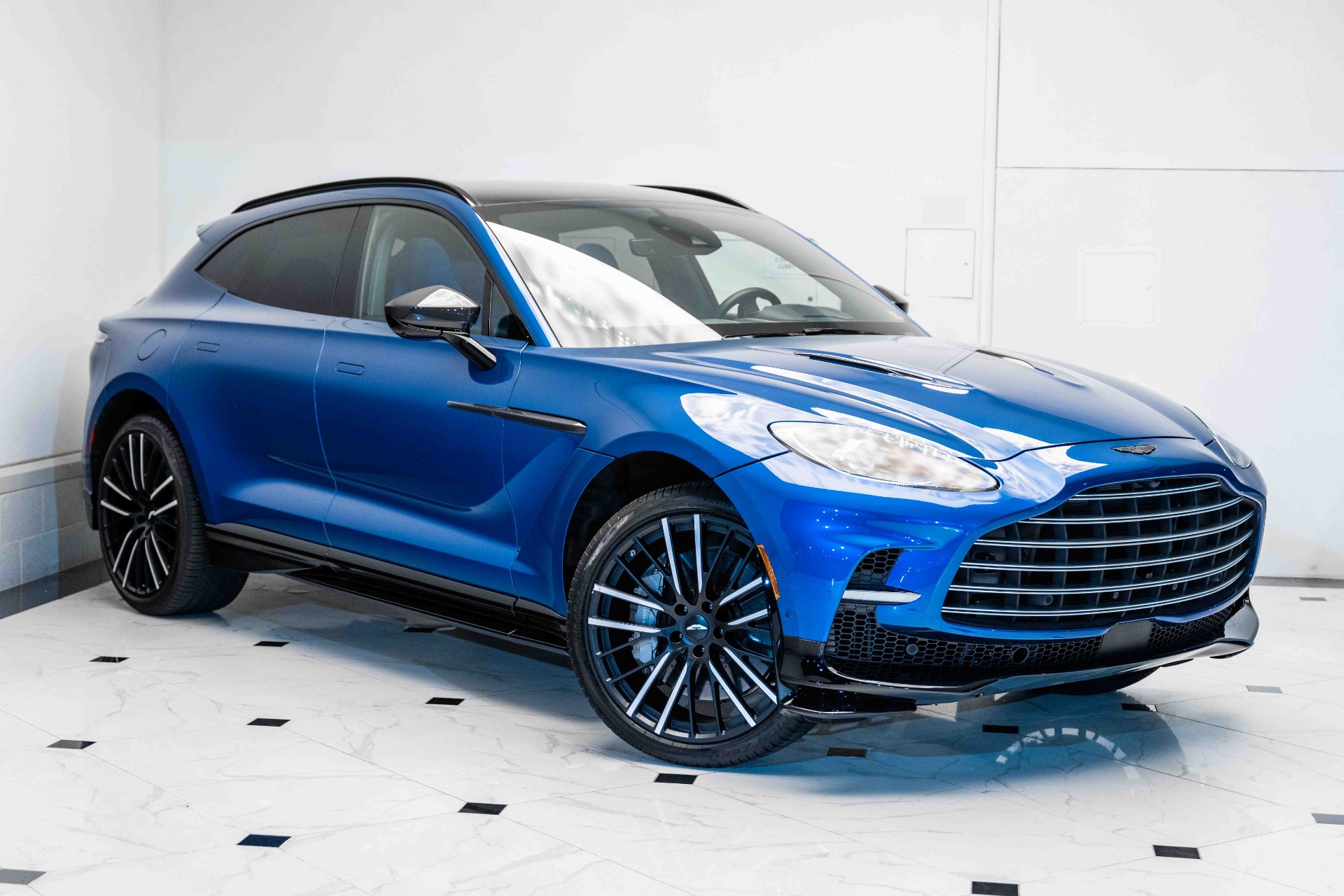 New-2023-Aston-Martin-DBX-707-