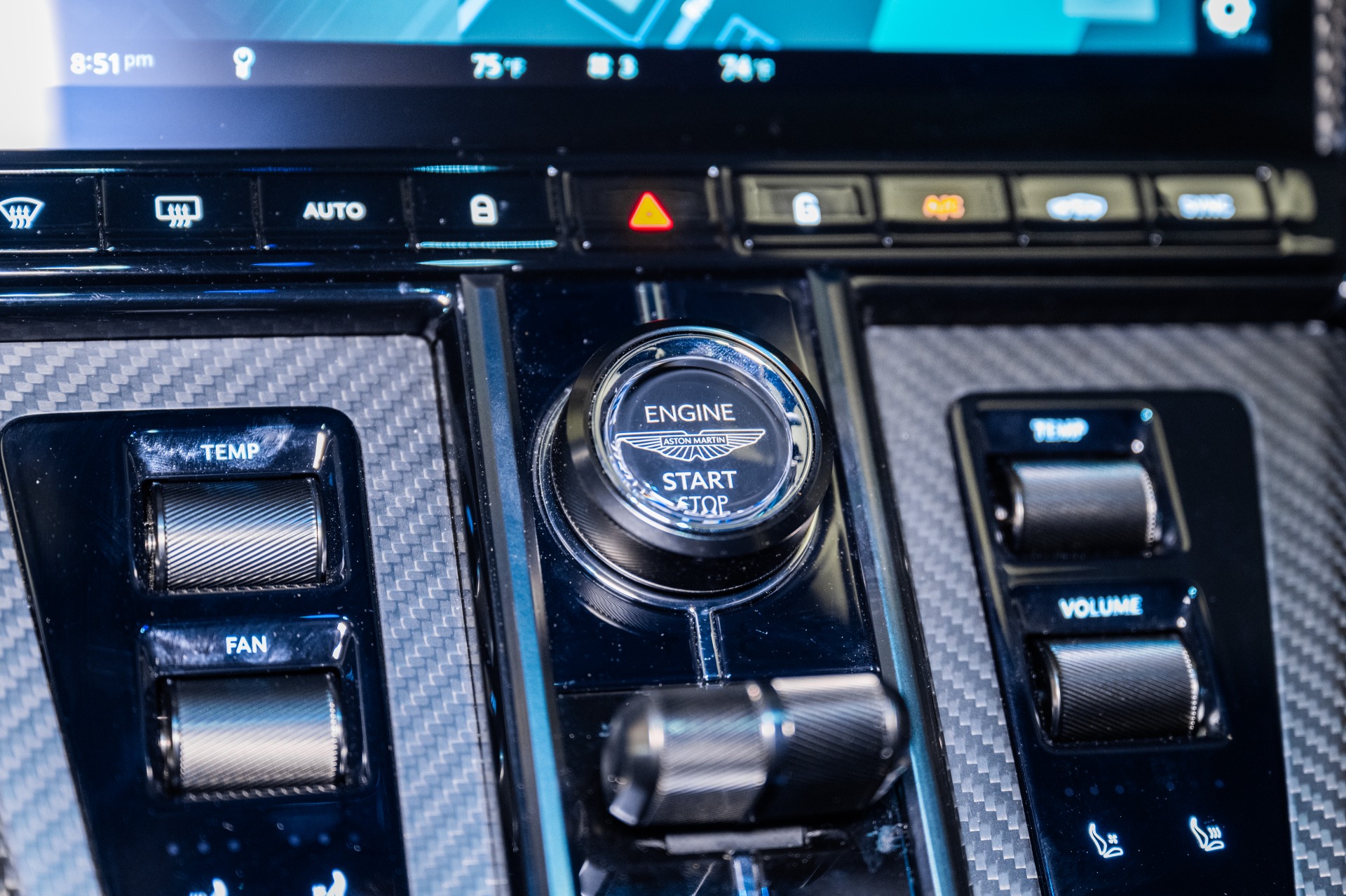 新車外し　Aston Martin Vantage Display Unit New 2025 Aston Martin Vantage V8 Coupe For Sale | Aston Martin
