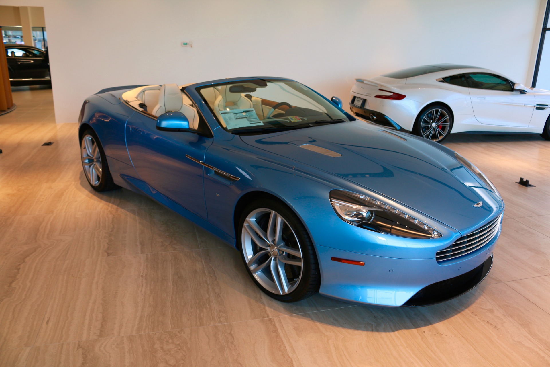 Aston Martin db9 РіРѕР»СѓР±РѕР№