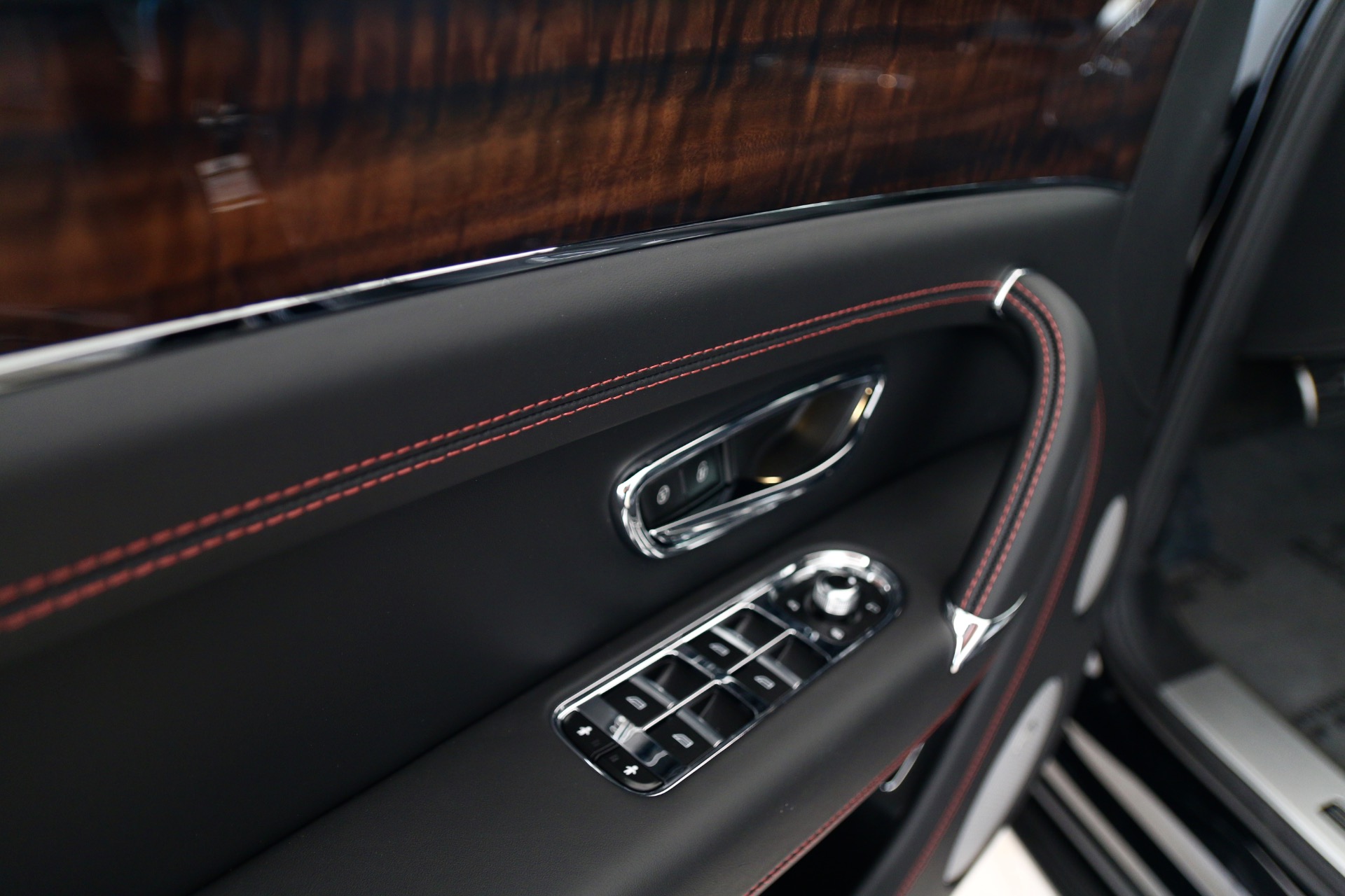 2018 Bentley Bentayga W12 Black Edition Stock 8n018676
